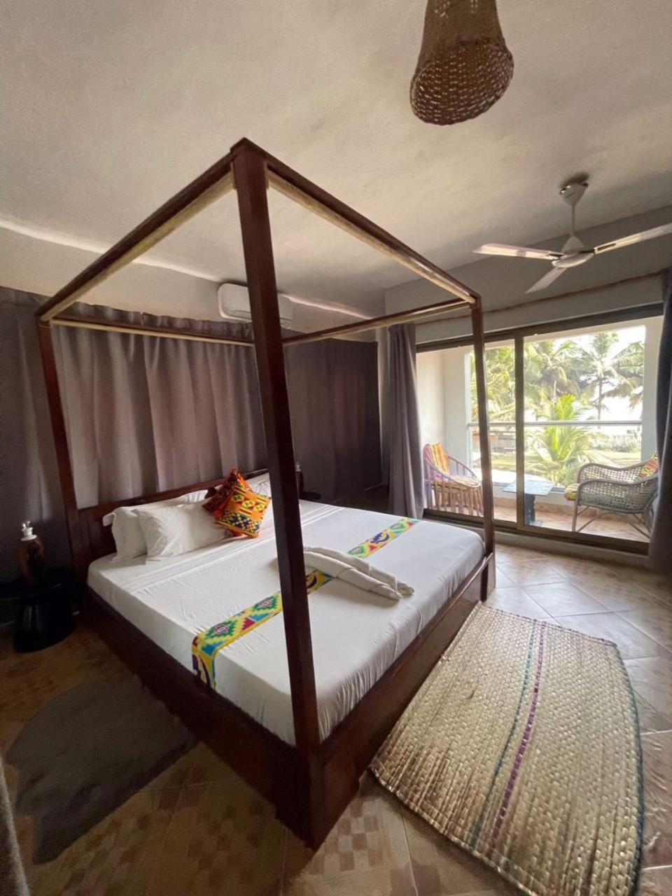 Afiki Hotel Elmina Ngoại thất bức ảnh