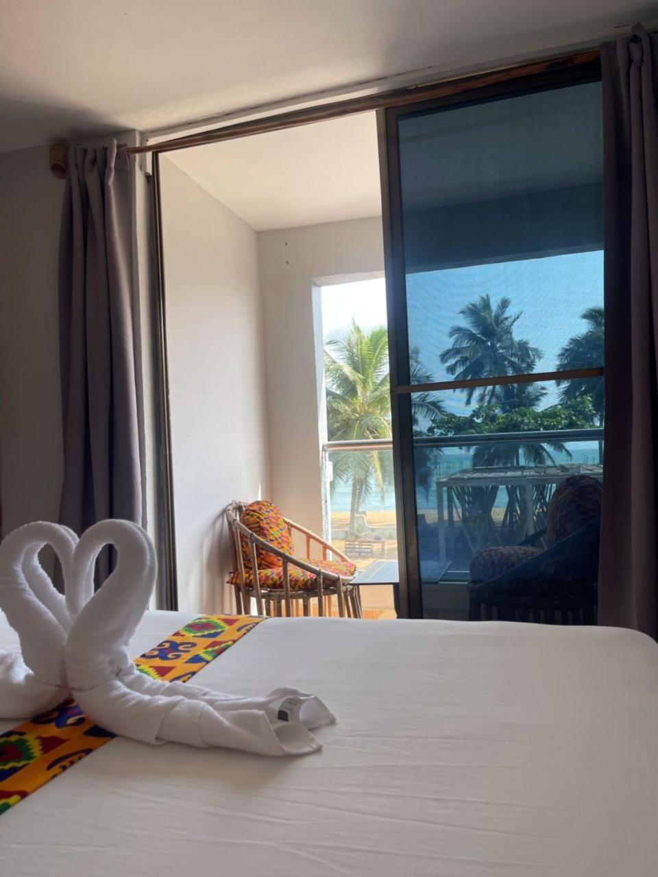Afiki Hotel Elmina Ngoại thất bức ảnh